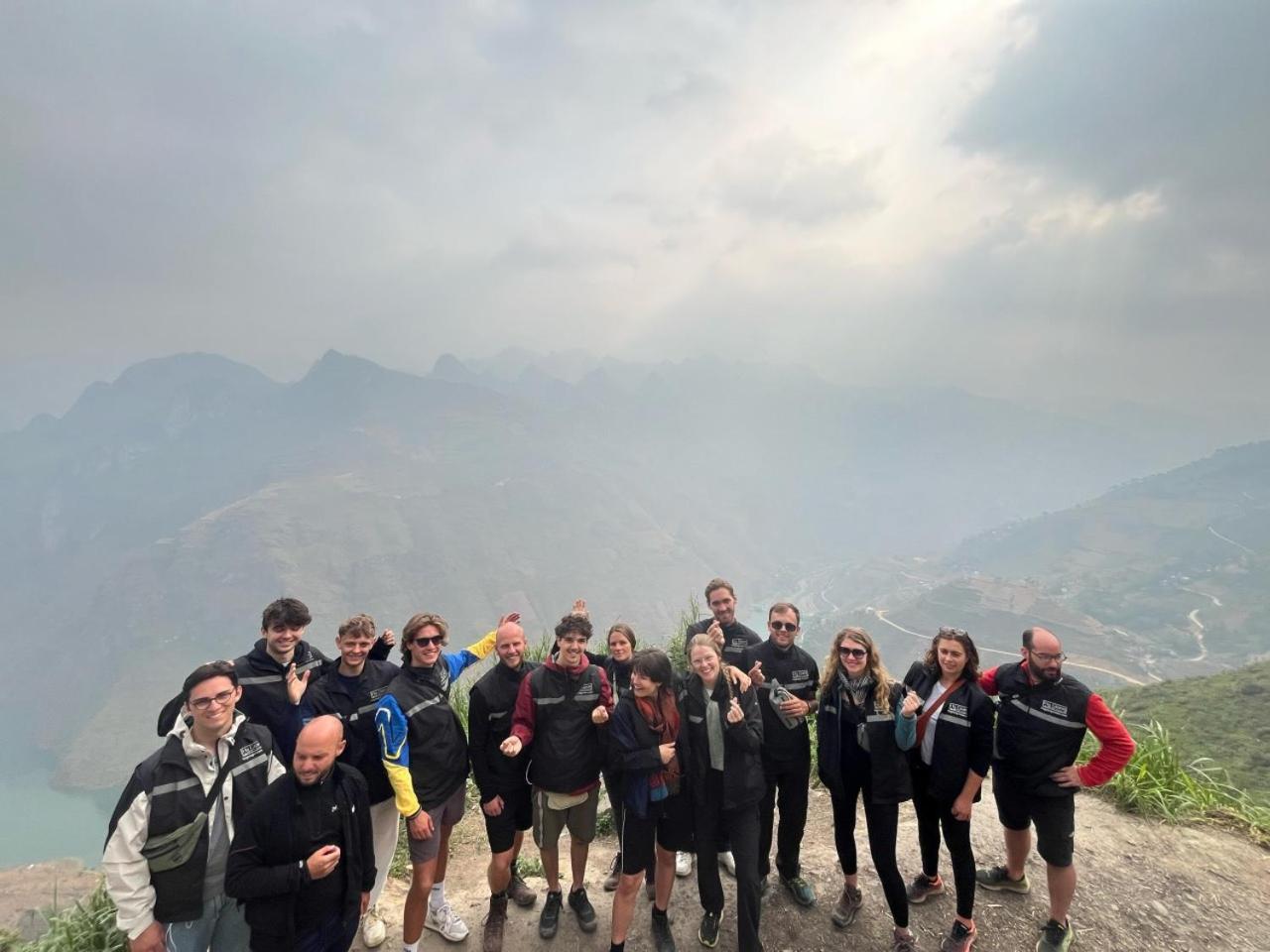Quiri Hostel Ha Giang Lang Lap ภายนอก รูปภาพ